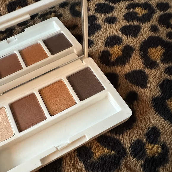 Like New! Clinique eyeshadow quad - Picture 2 of 7